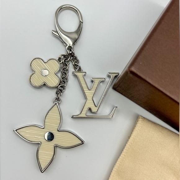 LV fleur de Lis white epi bag charm with box and dustbag good condition dp0162 - Picture 2 of 8
